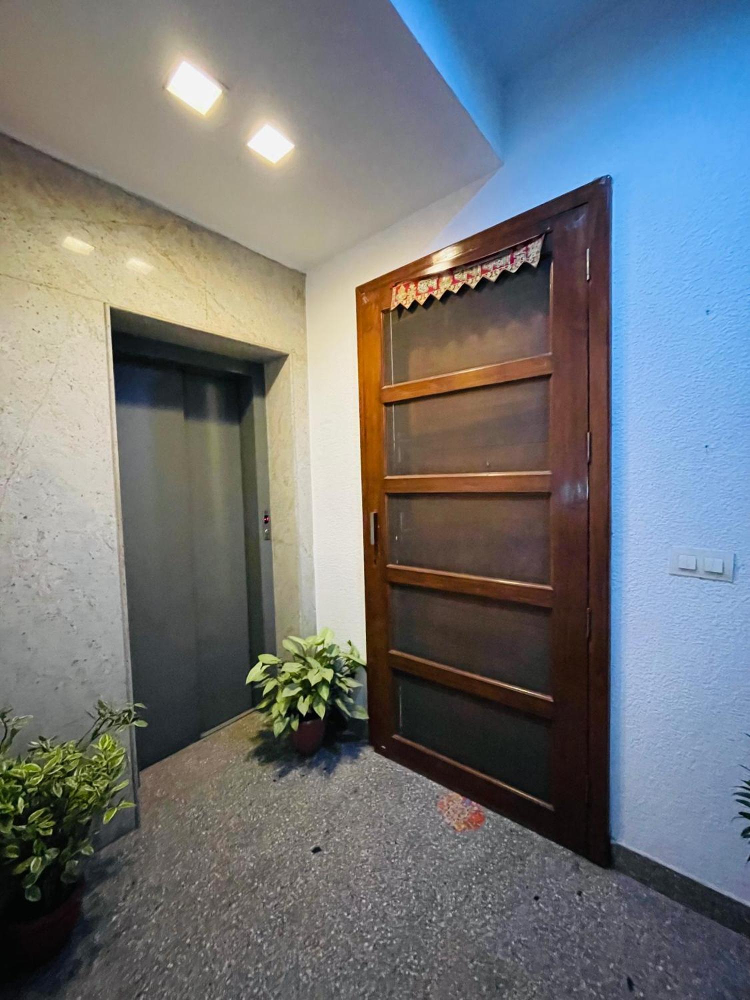 Apartment Divine India Service 4bhk , J-191 , Saket