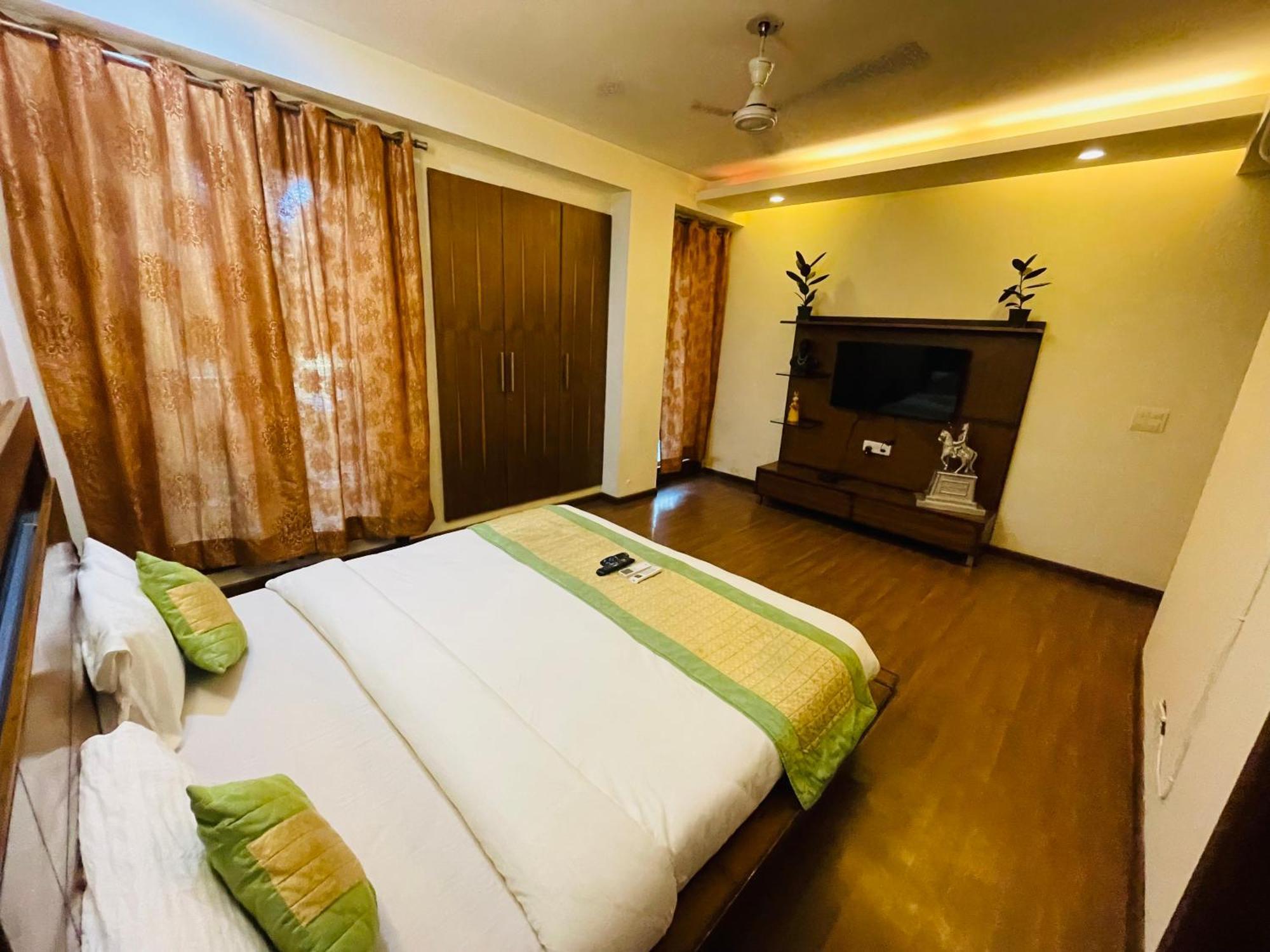Divine India Service 4bhk , J-191 , Saket Apartment