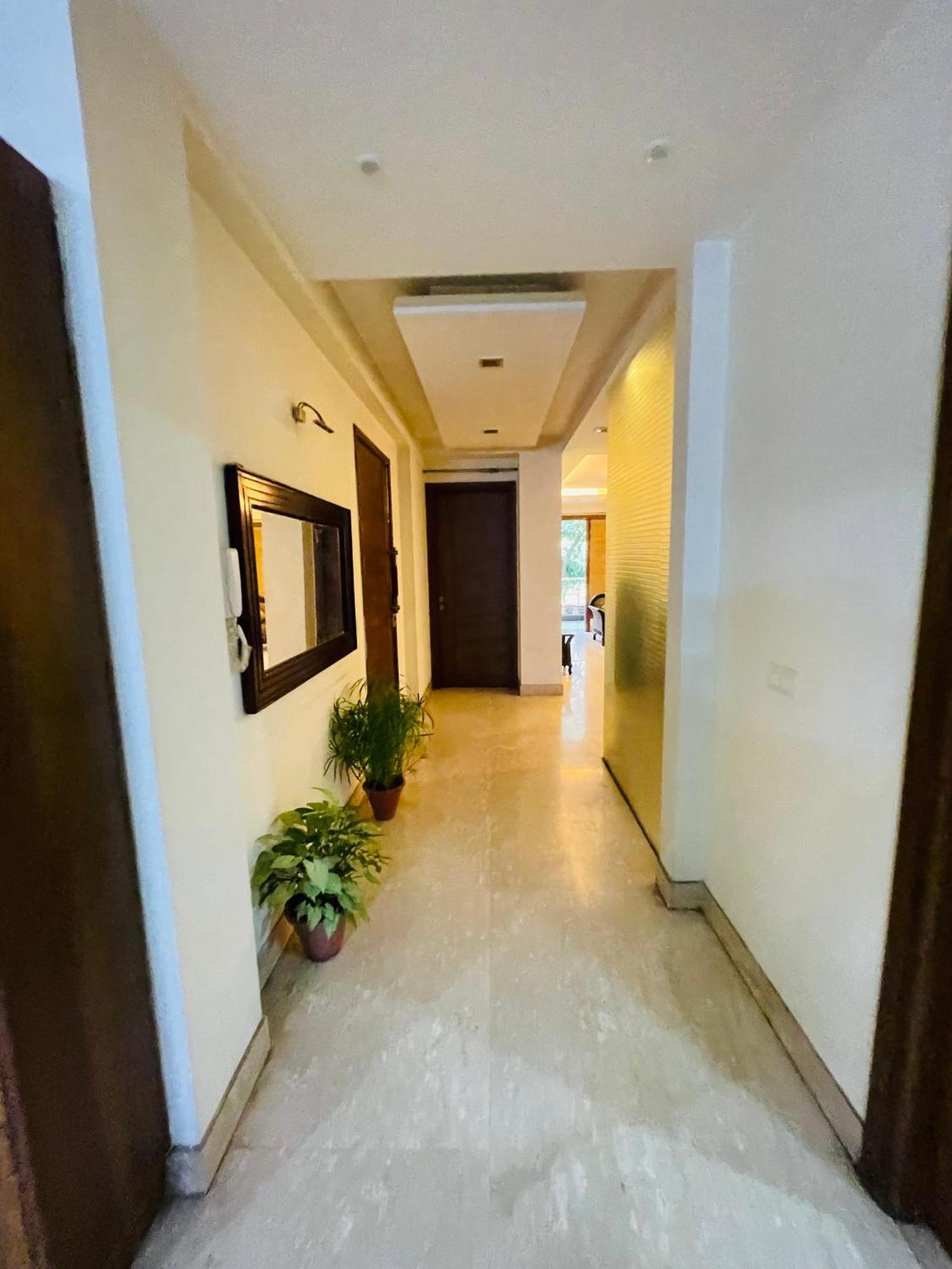Apartment Divine India Service 4bhk , J-191 , Saket