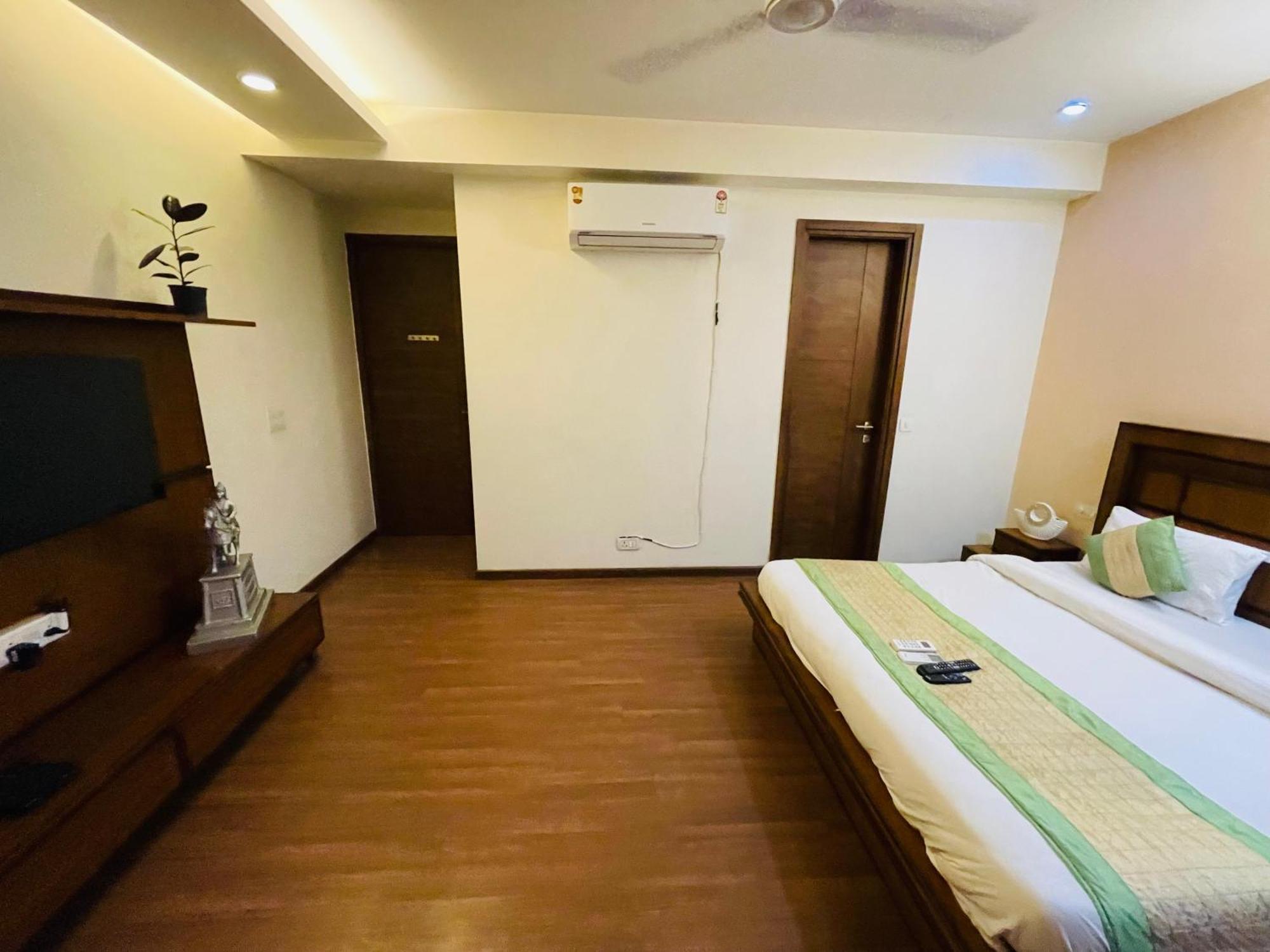 Divine India Service 4bhk , J-191 , Saket * New Delhi