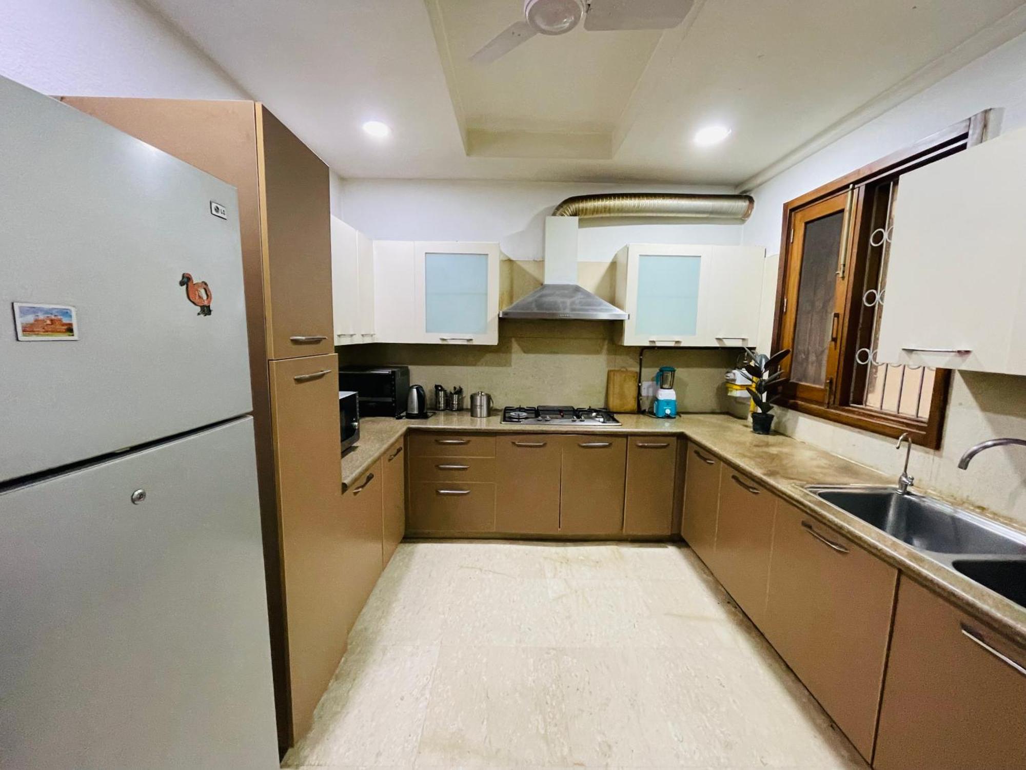 Apartment Divine India Service 4bhk , J-191 , Saket New Delhi
